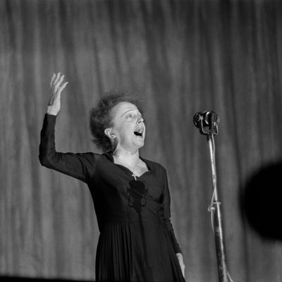 Edith Piaf lors d'un concert à l'Olympia, à Paris, le 30 décembre 1960