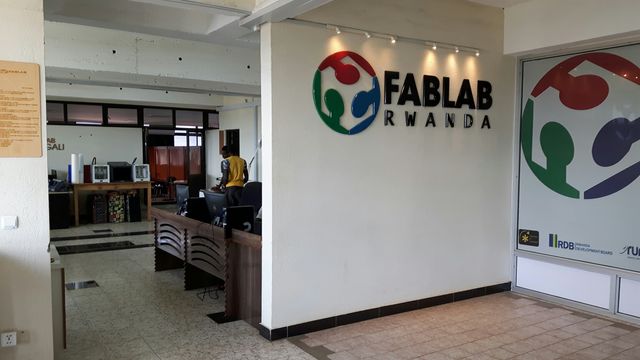 Kigali accueille un FabLab, où des jeunes peuvent venir bricoler des machines à leur idée