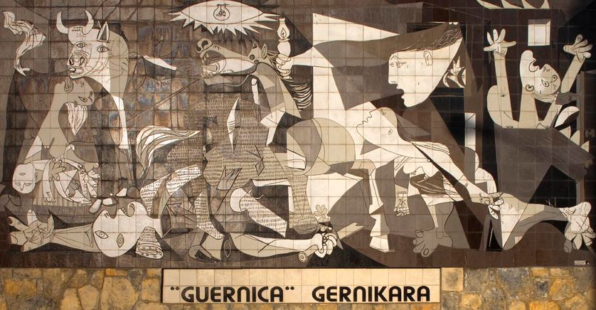 Reproduction en faïence de "Guernica"