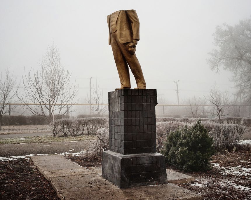 Russie - Kotovsk - Parc des Cheminots - 19 décembre 2013 - 14h39. La statue de Lénine, détruite dans la nuit du 8 au 9 décembre 2013.