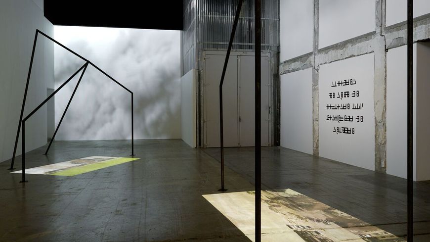 Vue de l’exposition de Marianne Mispelaëre, « On vit qu’il n’y avait plus rien à voir », Palais de Tokyo (16.02 – 13.05.2018). Courtesy de l’artiste. Photo : André Morin