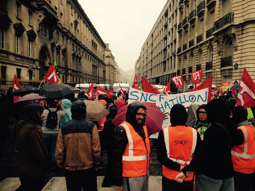 Manifestation de cheminots à quelques pas de l'Assemblée nationale ...