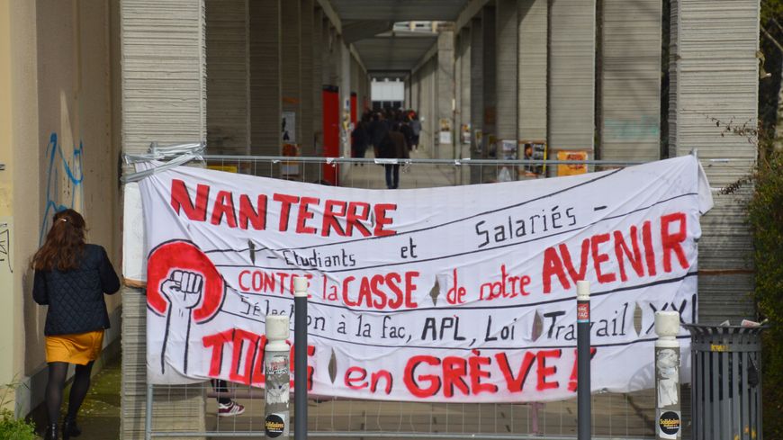 L'université de Nanterre, partiellement bloquée depuis lundi, cherche des solutions pour la bonne tenue des examens.