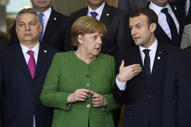 De Macron )à sa gauche) ou d'Orban (à sa droite), de quel côté penchera la Chancelière ?