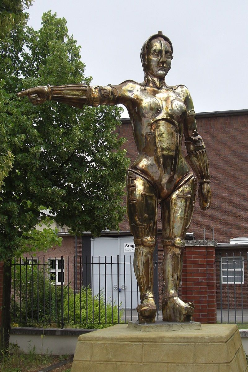 Statue de Maria, à Babelsberg, en Allemagne (12.07.2013)