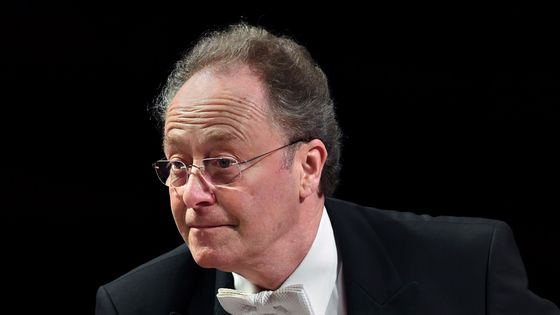Emmanuel Krivine, directeur musical de l'Orchestre National de France : La Mer et Images au programme de leur 1er disque ensemble (parution le 06 avril 2018, Erato) ©Radio France - Christophe Abramowitz