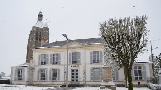 Mairie de Neuville-aux-Bois sous la neige - Neuville-aux-Bois