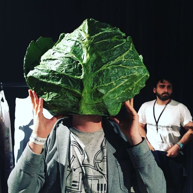 L'un des costumes artistiques de "Nouvelle collection", au Palais de Tokyo l'an dernier