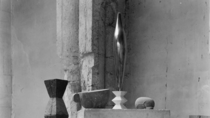 "L'Oiseau dans l'espace", de Constantin Brâncuși, à la Neue Nationalgalerie de Berlin, Allemagne.