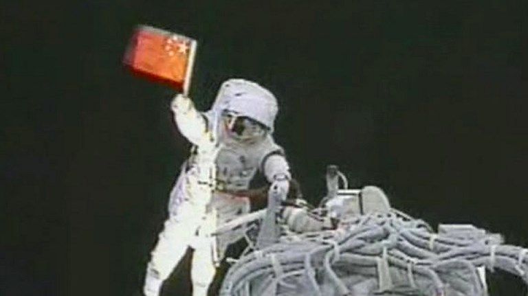 Le taïkonaute Zhai Zhigang est le premier à avoir pu sortir dans l'espace, en 2008.