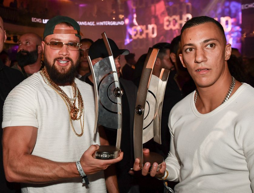 La célébration fut de courte durée pour le rappeur Kollegah (à gauche dans la photo)
