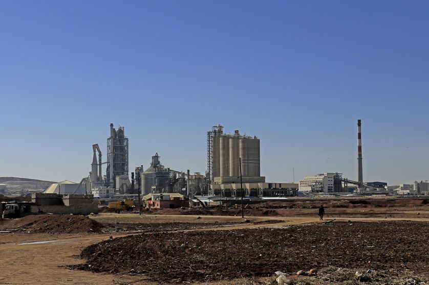 Depuis l’ouverture de l’enquête sur des soupçons de financement de groupes terroristes par Lafarge en Syrie, sept cadres du cimentier, dont le PDG Bruno Lafont, ont été mis en examen.