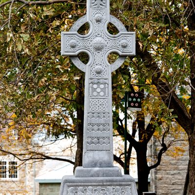 Croix celtique offerte aux Québécois par l'Irlande en remerciement de l'accueil fait aux immigrants irlandais lors de la grande famine du 19ème siècle