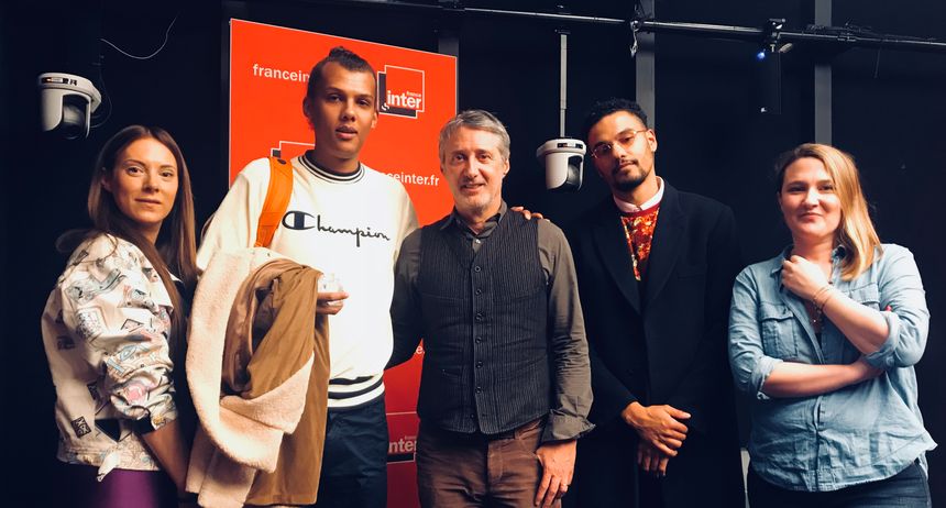 Coralie Barbier, Stromae, Antoine de Caunes, Luc Junior Tam et Charline Roux avec