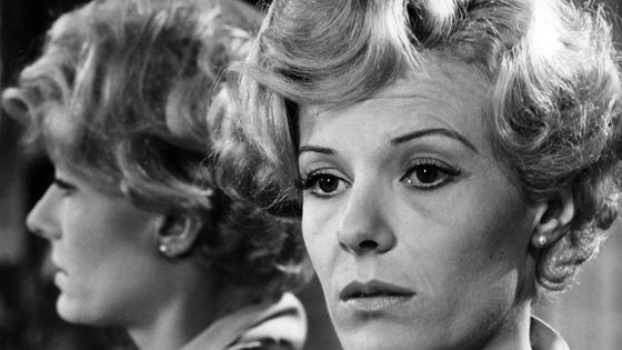 Delphine Seyrig dans La Musica, réalisé par Marguerite Duras en 1967 ©AFP - LES FILMS RAOUL PLOQUIN / LES PR / COLLECTION CHRISTOPHEL