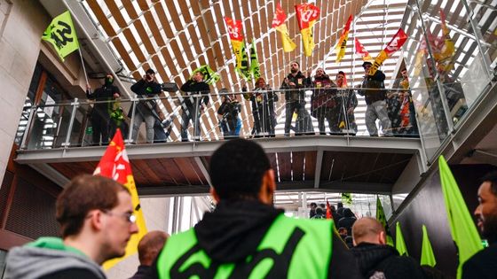 Le syndicat Sud Rail a, de son côté, appelé à une grève illimitée ©AFP - Julien Mattia / NurPhoto