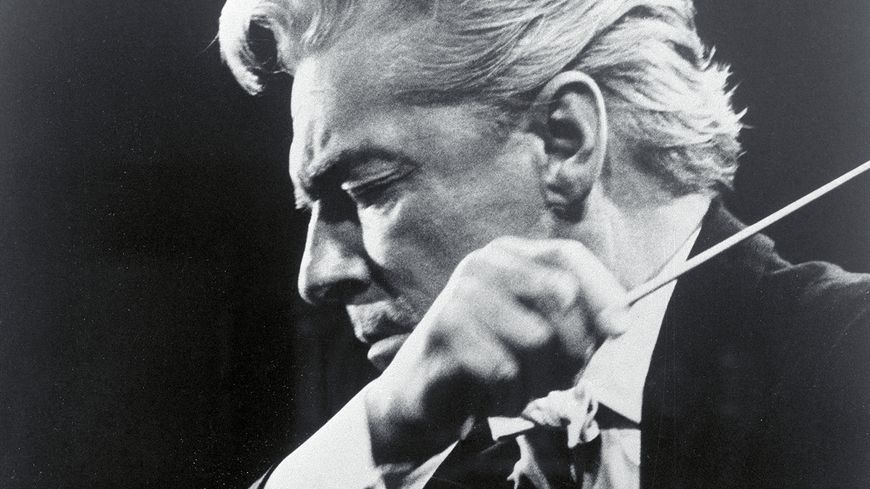 Herbert von Karajan, né le 5 avril 1908 à Salzbourg (Autriche) et mort le 16 juillet 1989 à Anif, non loin de sa ville natale.