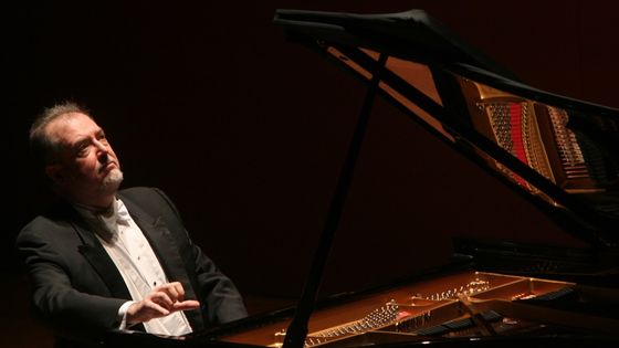 Garrick Ohlsson performing all-Chopin program at Alice Tully Hall on Wednesday night, February 3, 2010.( ©Getty - Hiroyuki Ito