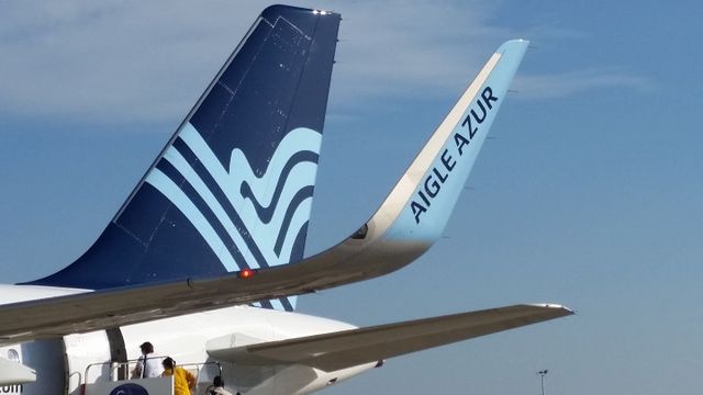 Un Airbus de la compagnie Aigle azur sur l’aéroport d'Orly.