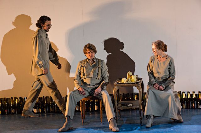 "Le récit d'un homme inconnu" de Techkov, adapté par Anatoli Vassiliev sur la scène du Théâtre National de Strasbourg.