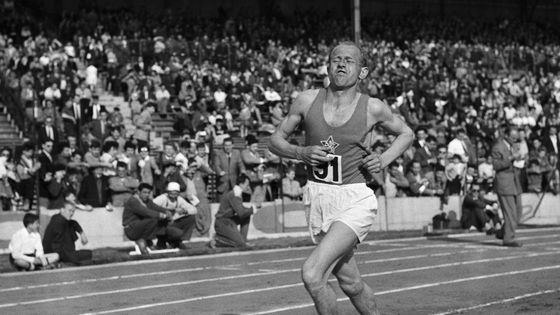 L'athlète tchèque Emil Zatopek lors d'une course de 5000 mètres. ©Getty - Universal / Corbis / VCG