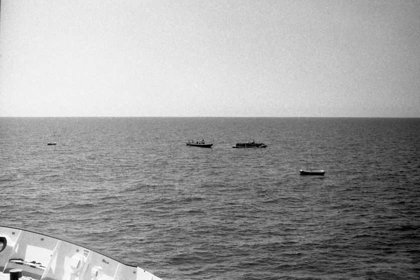 Scène de sauvetage vue de l'Aquarius, au large de la Libye