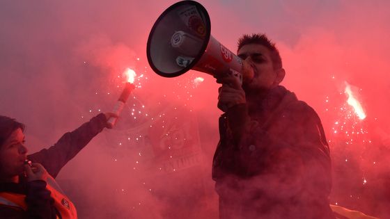 Au cœur de la bataille contre la réforme du rail, la CGT, l'UNSA, SUD-Rail et la CFDT font front commun, tentant de faire jouer le rapport de force dans des négociations menées au pas de course. ©AFP - JULIEN MATTIA / NURPHOTO