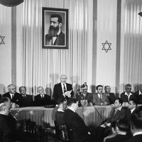 14 mai 1948, David Ben Gourion, Premier Premier Ministre d'Israël, prononçant publiquement la Déclaration de l'Etat d'Israël
