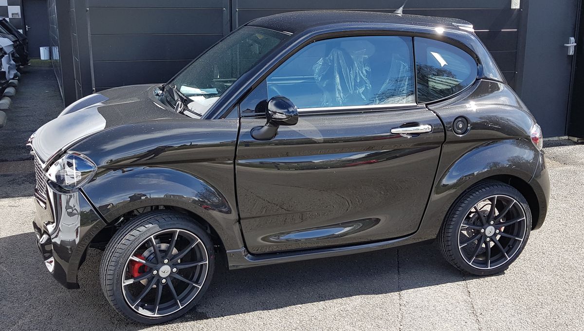 est un fabricant de voiture sans