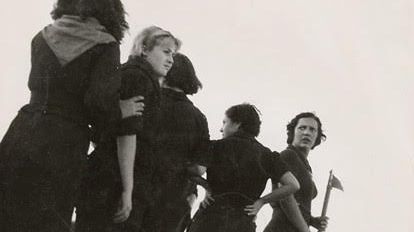 Miliciennes républicaines à l'entraînement, Gerda Taro, 1936. - Wikicommons/NYTimes