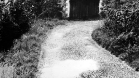 1977 : la petite route de Niegles où Cyprien Malosse et son fils Roland ont été abattus par Pierre Conty, quelques heures après qu’il ait tiré sur le gendarme Dany Luczac.