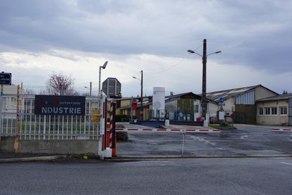 L'entrée de l'usine, anciennement GM&S, aujourd'hui LSI (La Souterraine Industrie) L'entrée de l'usine, anciennement GM&S, aujourd'hui LSI (La Souterraine Industrie)