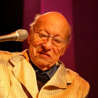 Jean-Jacques Perrey lors d’un concert, avec Dana Countryman, au Poisson rouge de New York (1er octobre 2008)