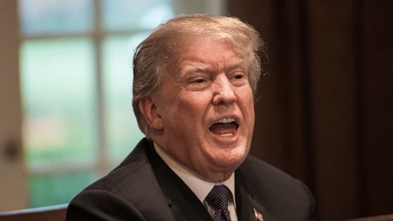 Le président américain Donald Trump pendant une réunion avec des hauts responsables militaires à la Maison Blanche à Washington le 9 avril 2018 et a condamné ce qu'il a appelé une "attaque odieuse contre des innocents" à Douma. ©AFP - NICHOLAS KAMM
