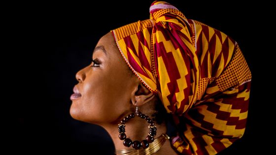 Portrait d'une femme portant un turban. ©Getty - Andresr