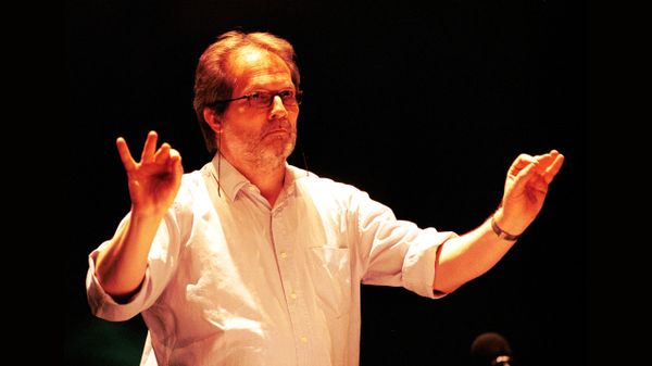 Peter Eötvös dirige l'Ensemble Intercontemporain et le percussionniste Gilles Durot