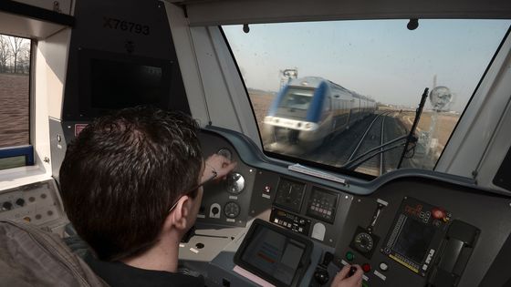 Parmi les 150 métiers de la SNCF liés aux trains, le conducteur est en première ligne ©AFP - Philippe Lopez