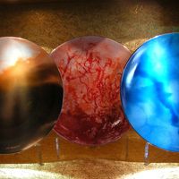 Assiettes peintes par Zao Wou-Ki exposées à Shanghai en octobre 2005.