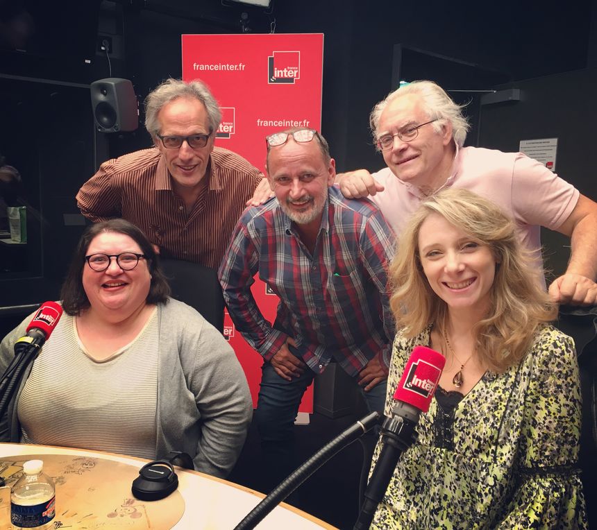 L'équipe de "Vous les femmes" et leurs invitées : Hervé Pauchon, Daniel Morin, Albert Algoud, Gabrielle Deydier et Alexandra Duvivier