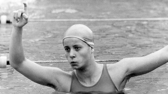 La nageuse Kornelia Ender a gagné quatre médailles d'or pour la République démocratique allemande aux Jeux Olympiques d'été de 1976 à Montréal en battant à chaque fois le record du monde. ©Getty - ullstein bild
