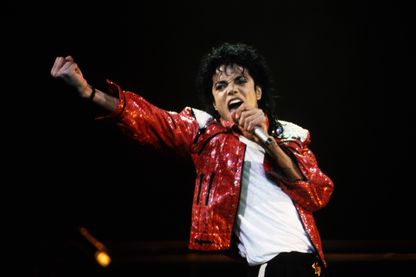 Michael Jackson en 1986, dont les mouvements de danse ont modifié notre connaissance de la colonne vertébrale Michael Jackson en 1986, dont les mouvements de danse ont modifié notre connaissance de la colonne vertébrale