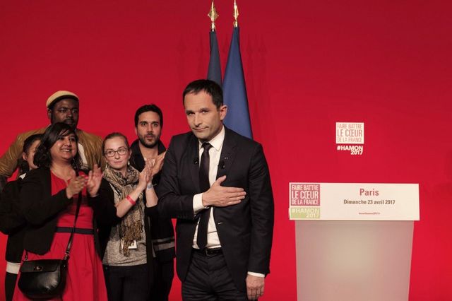 Benoît Hamon fait un discours à la maison de la Mutualité le 23 avril 2017, juste après que se soient fait connaître les résultats du premier tour de l'élection présidentielle