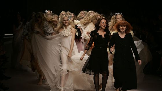 Sonia RyKiel et sa fille Nathalie Rykiel lors d'un défilé ©Getty - Gilles BASSIGNAC/Gamma-Rapho