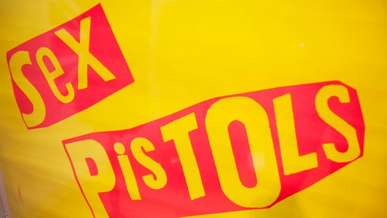 En 2012, lors de la vente aux enchères chez Christies du dessin original de la couverture de "Never mind the Bollocks" des Sex Pistols. ©Getty - Mike Kemp