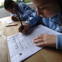 Le ministre de l'éducation nationale préconise la dictée quotidienne pour maîtriser la langue française