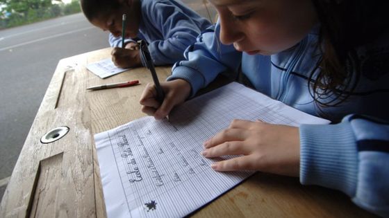 Le ministre de l'éducation nationale préconise la dictée quotidienne pour maîtriser la langue française ©AFP - MYCHELE DANIAU