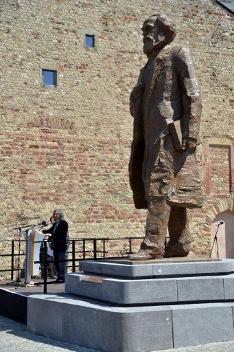 La statue de Karl Marx, inaugurée à Trèves, sa ville natale.