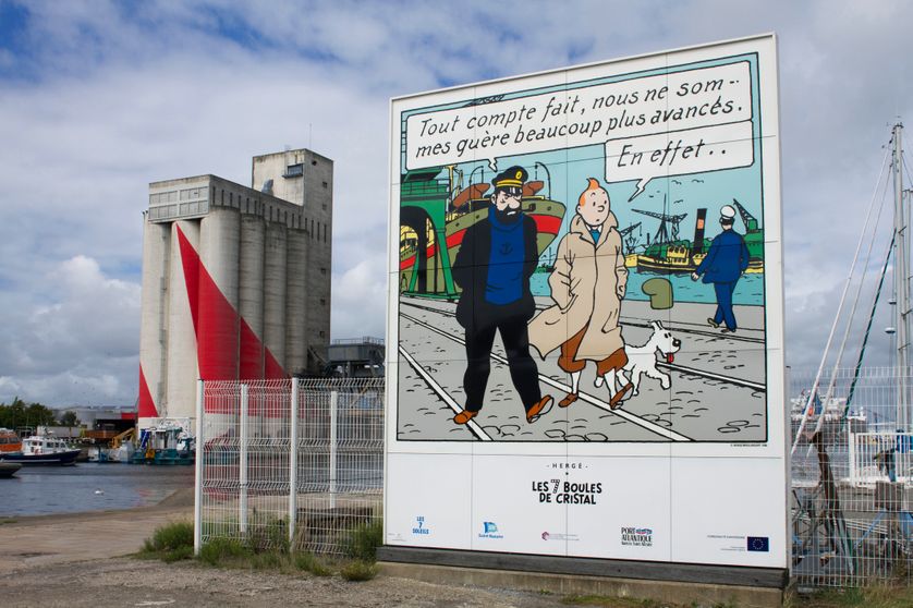 Un panneau avec un dessin de Tintin à Saint-Nazaire