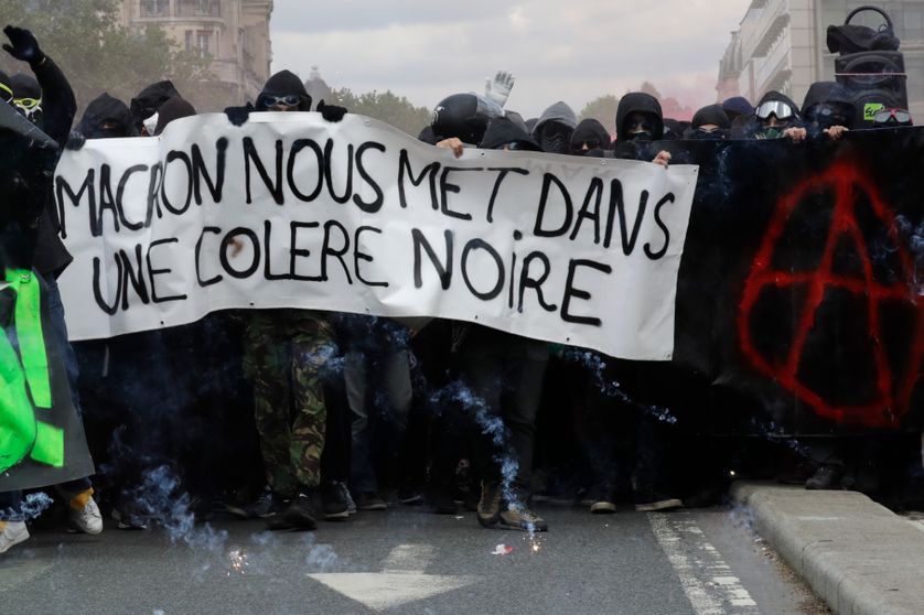 Manifestants habillés en noir - "black blocks" - lors du défilé parisien du 1er mai 2018