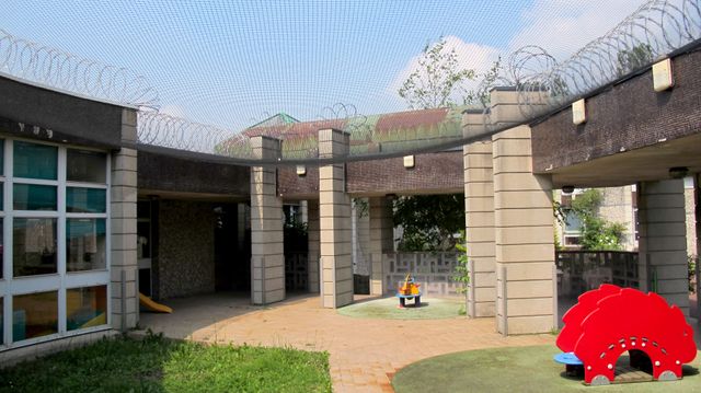 La cour de promenade de la nursery de Fleury-Mérogis. Les bébés peuvent rester avec leurs mères détenues jusqu’à leurs 18 mois.